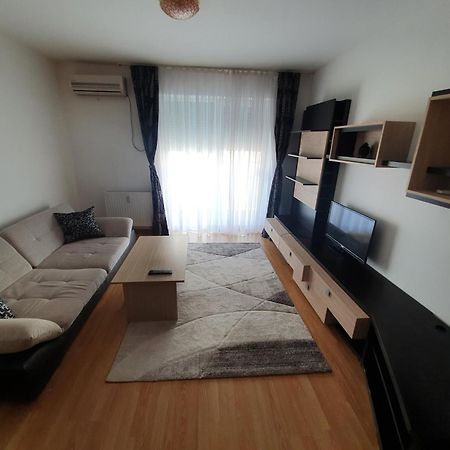 Ferienwohnung Urban Retreat Luxury Hideaway Oradea Exterior foto