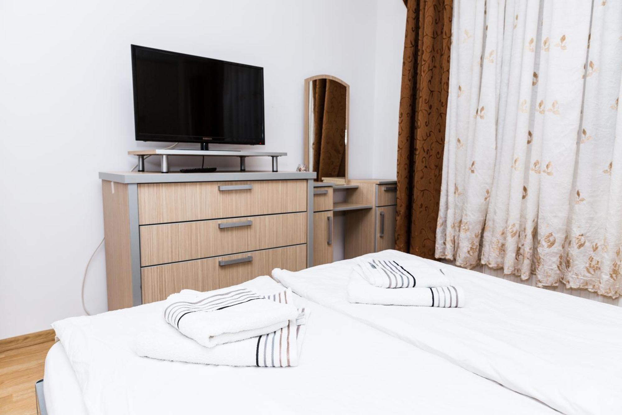 Ferienwohnung Urban Retreat Luxury Hideaway Oradea Exterior foto