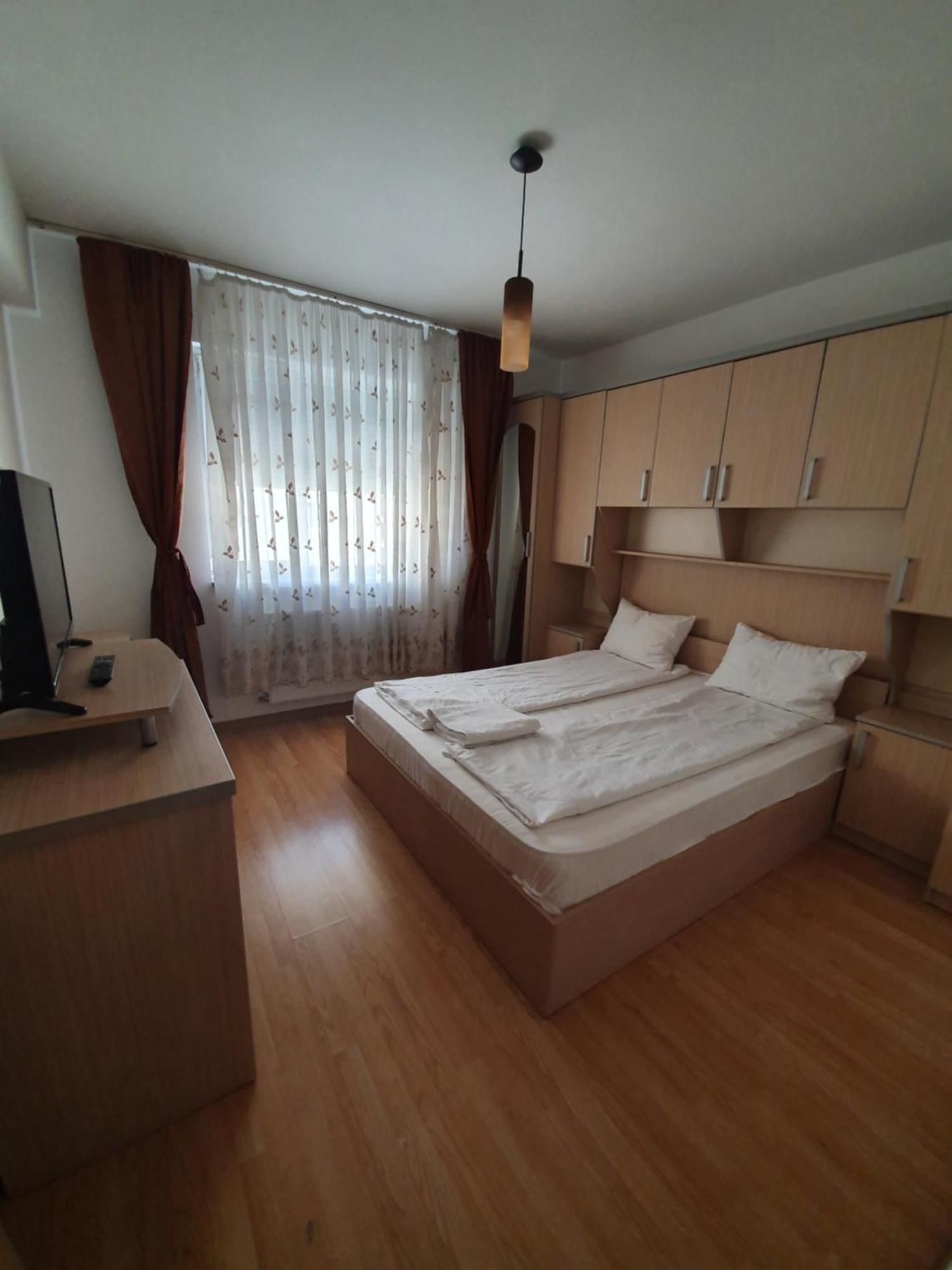 Ferienwohnung Urban Retreat Luxury Hideaway Oradea Exterior foto